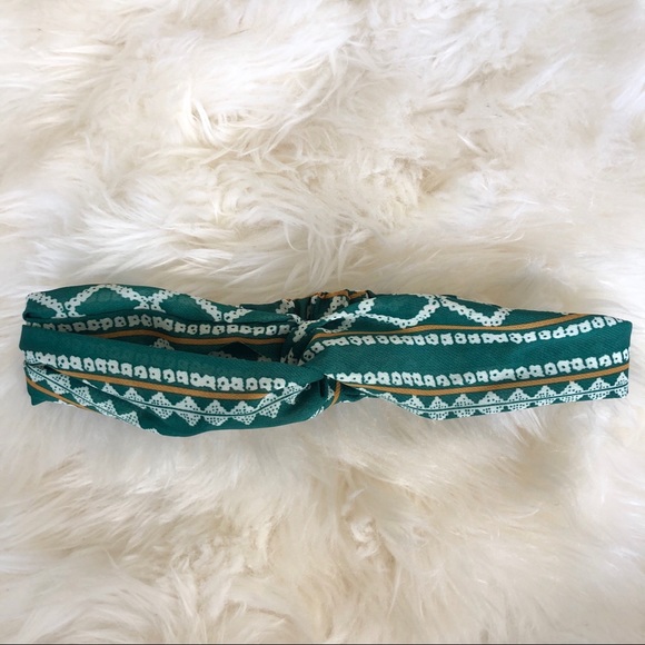 ✨2 for $15✨ Boho Knotted Elastic Headband - Picture 2 of 3